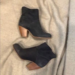 Navy-blue Booties in Suede & Wooden Heel